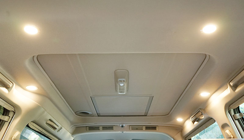 車の天井に調光付きLEDダウンライトを取り付けました